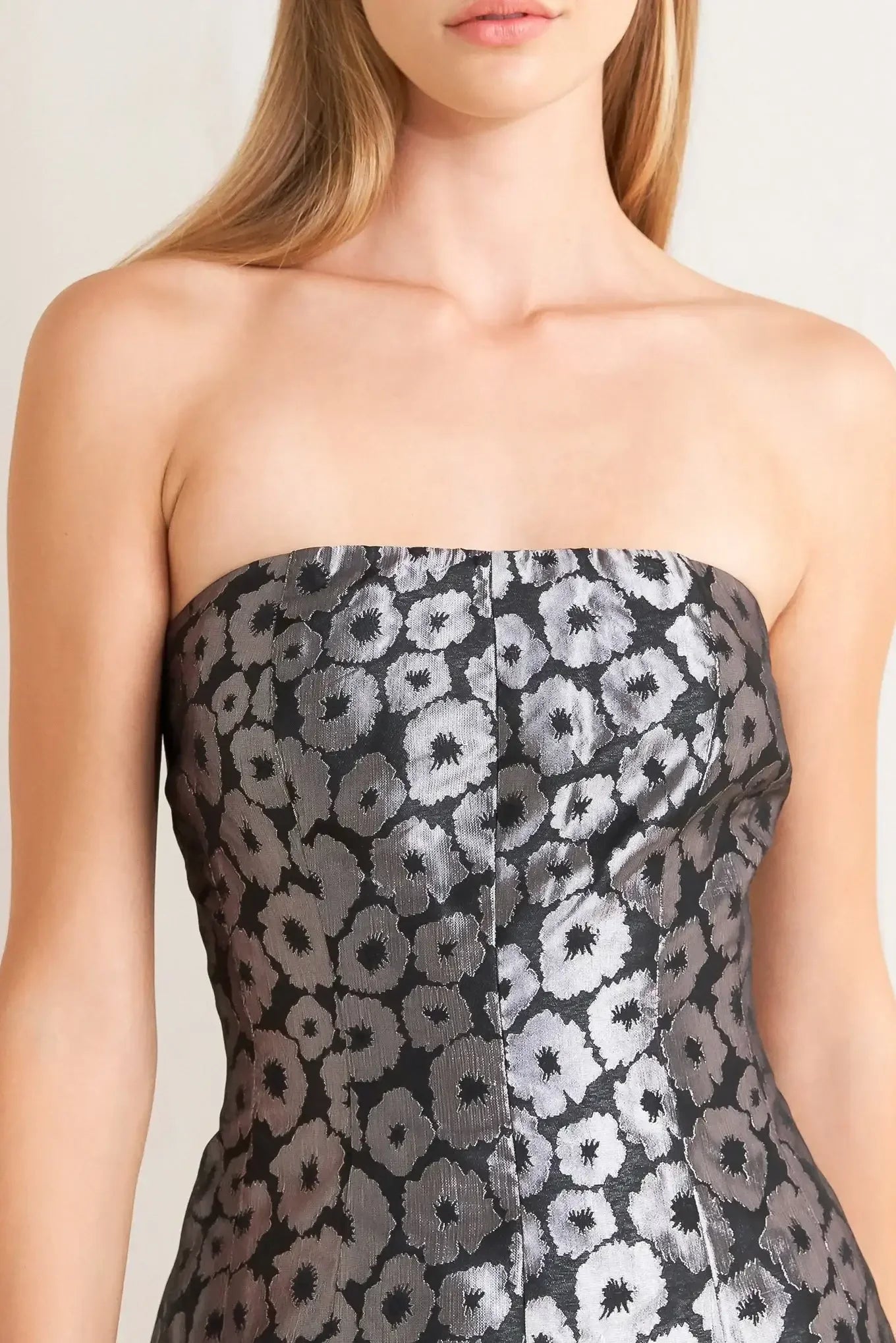 Strapless dress with a floral pattern