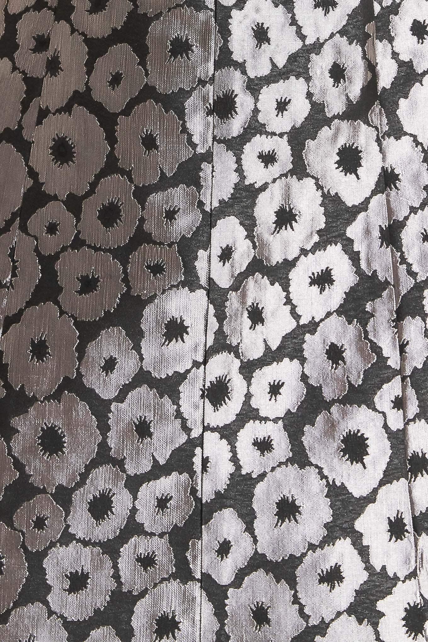 Strapless dress with a floral pattern