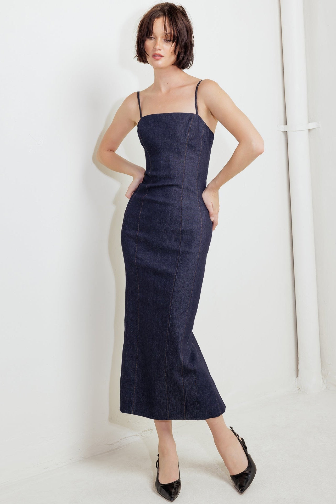 Lady Black Tie - Carolla Point - Fitted Dark Denim Dress
