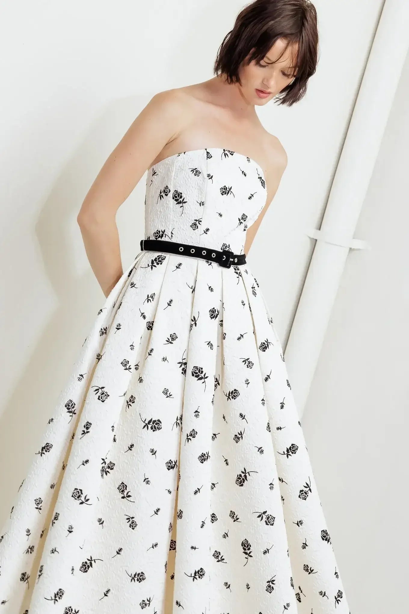 BLACK ROSE STRAPLESS MIDI DRESS