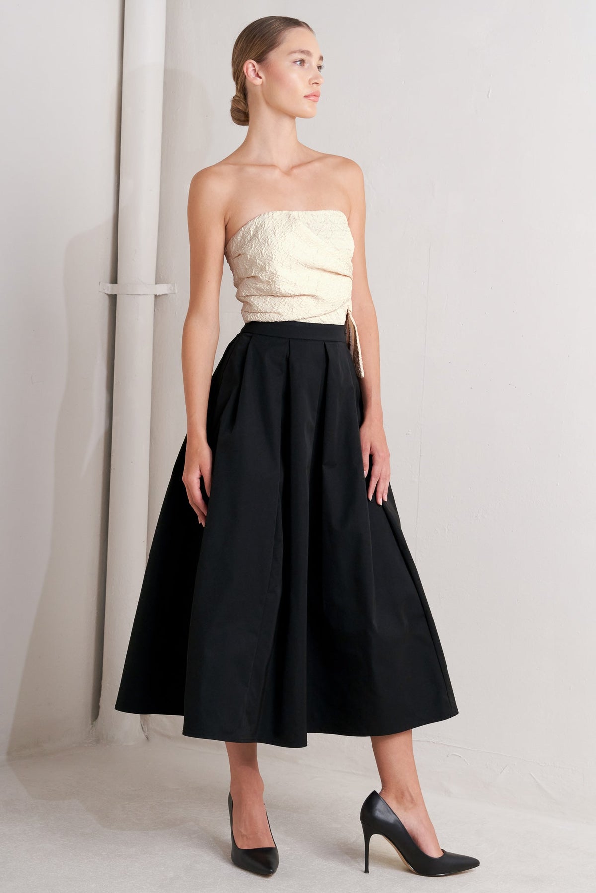 black and cream strapless dress MONO BALLET & MIDI 37w Impressive Edge Black Color Hello September! Meet the Color:Sunburn