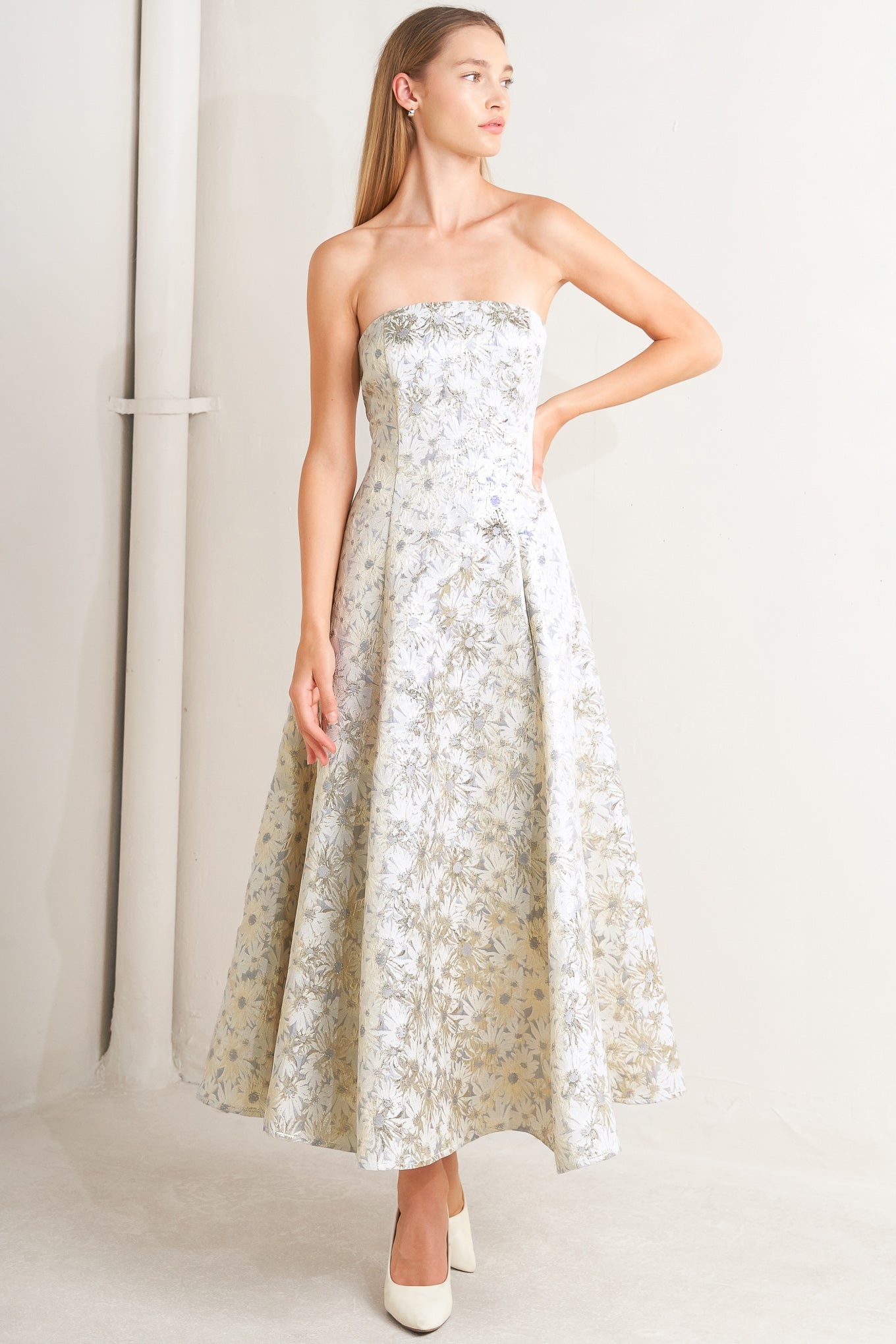OFF-WHITE & GOLD JACQUARD STRAPLESS MIDI DRESS | Lady Black Tie OFF-WHITE & GOLD JACQUARD STRAPLESS MIDI DRESS | Lady Black Tie