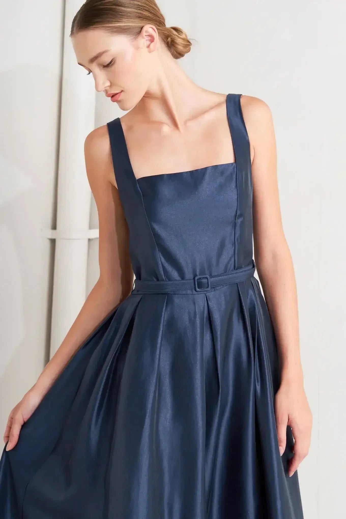 FEMME SILHOUETTE NAVY MIDI DRESS