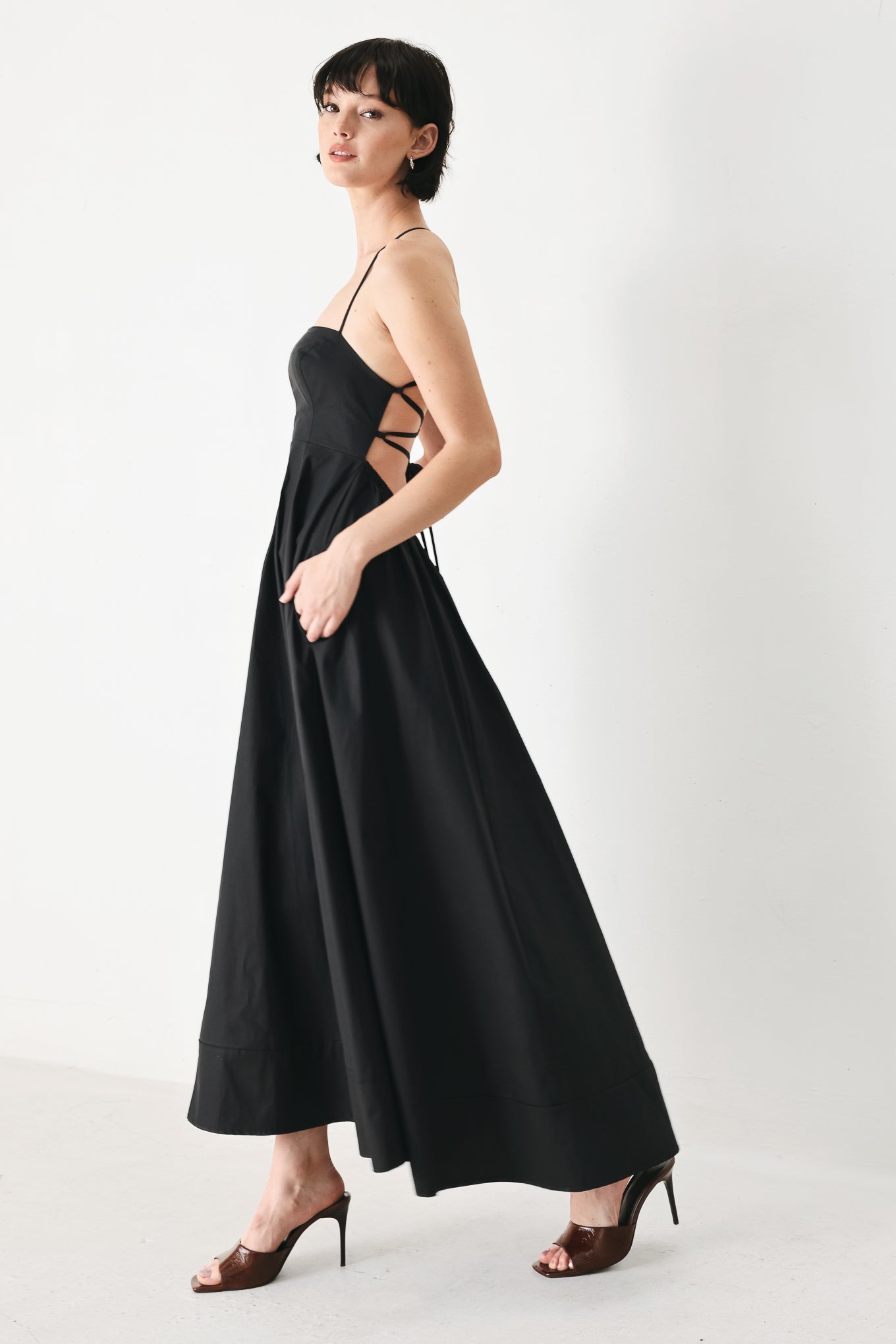 Lady Black Tie - Pure Line Open Back Midi Dress - Size M Lady Black Tie - Pure Line Open Back Midi Dress - Size M