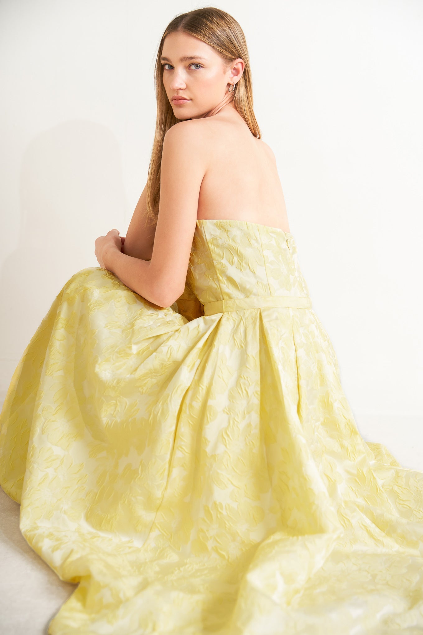 Lady Black Tie - Buttercup Bloom Lemon Yellow Midi Dress - Size L Lady Black Tie - Buttercup Bloom Lemon Yellow Midi Dress - Size L