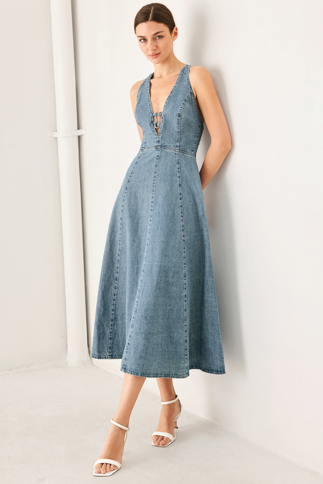 SUNDAY MUSE - V-NECK LIGHT DENIM MIDI DRESS