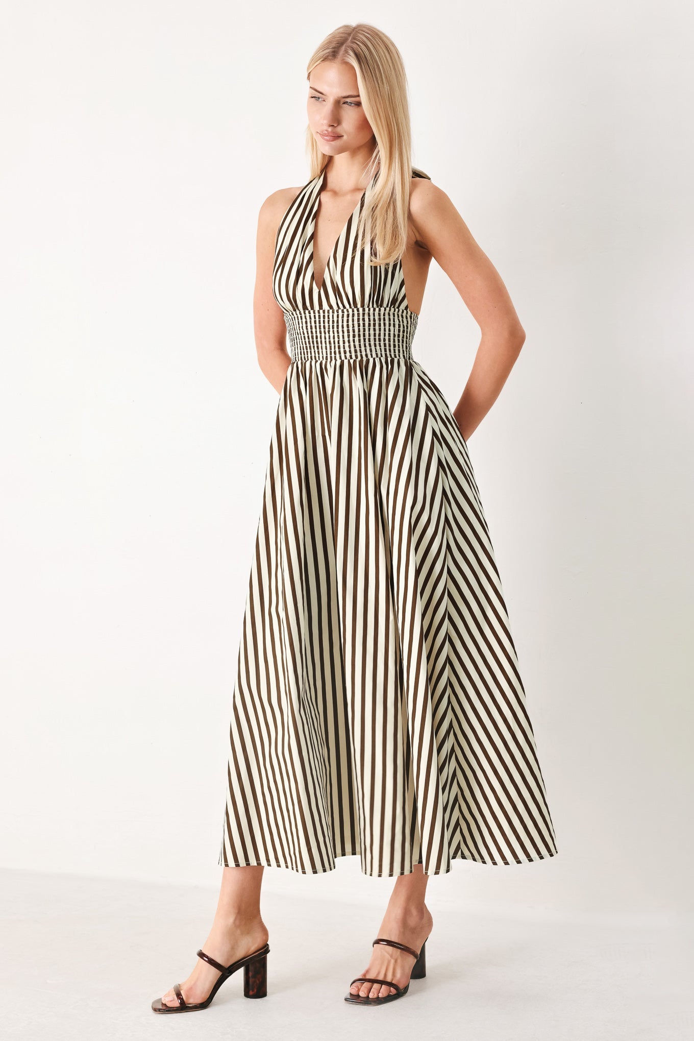 VACATION LINE STRIPED HALTER MIDI DRESS | Lady Black Tie VACATION LINE STRIPED HALTER MIDI DRESS | Lady Black Tie