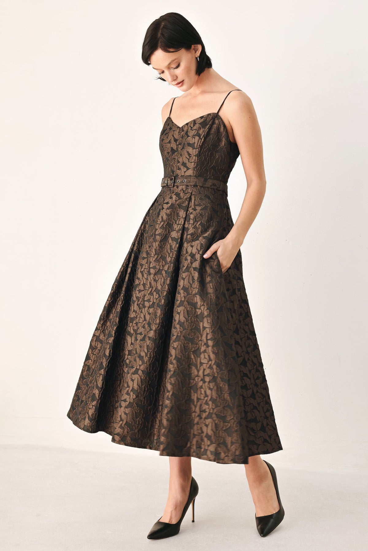 FALL ROMANCE - BROWN JACQUARD MIDI DRESS | Lady Black Tie