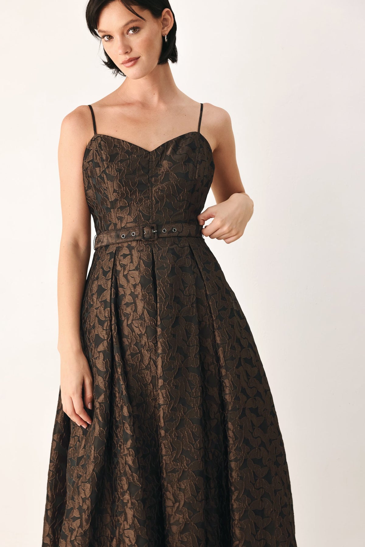 FALL ROMANCE - BROWN JACQUARD MIDI DRESS | Lady Black Tie