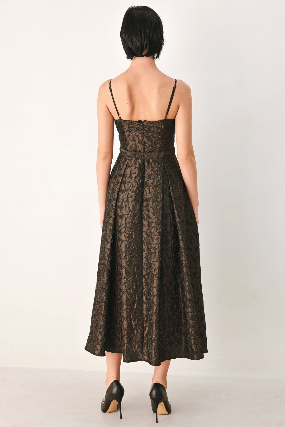 FALL ROMANCE - BROWN JACQUARD MIDI DRESS | Lady Black Tie