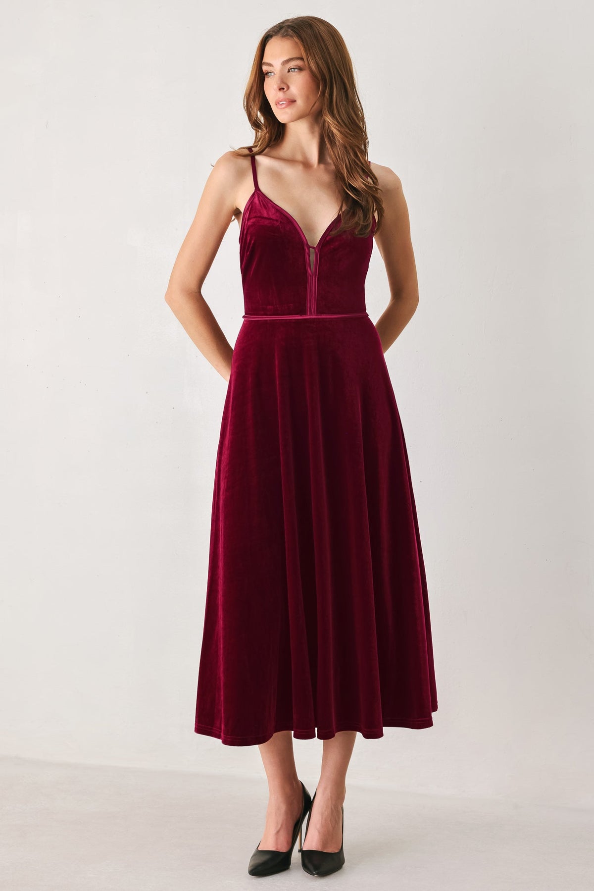 BURGUNDY VELVET SWEETHEART KEYHOLE MIDI DRESS