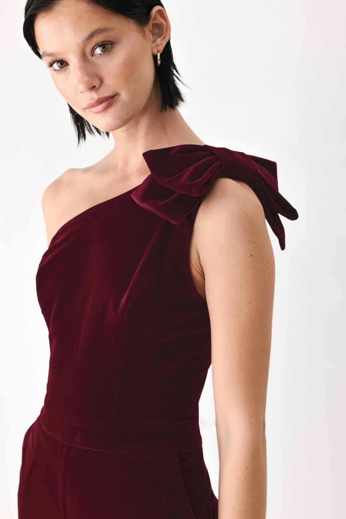 BERRY AFTER DARK - VELVET ONE-SHOULDER JUMPSUIT | Lady Black Tie

