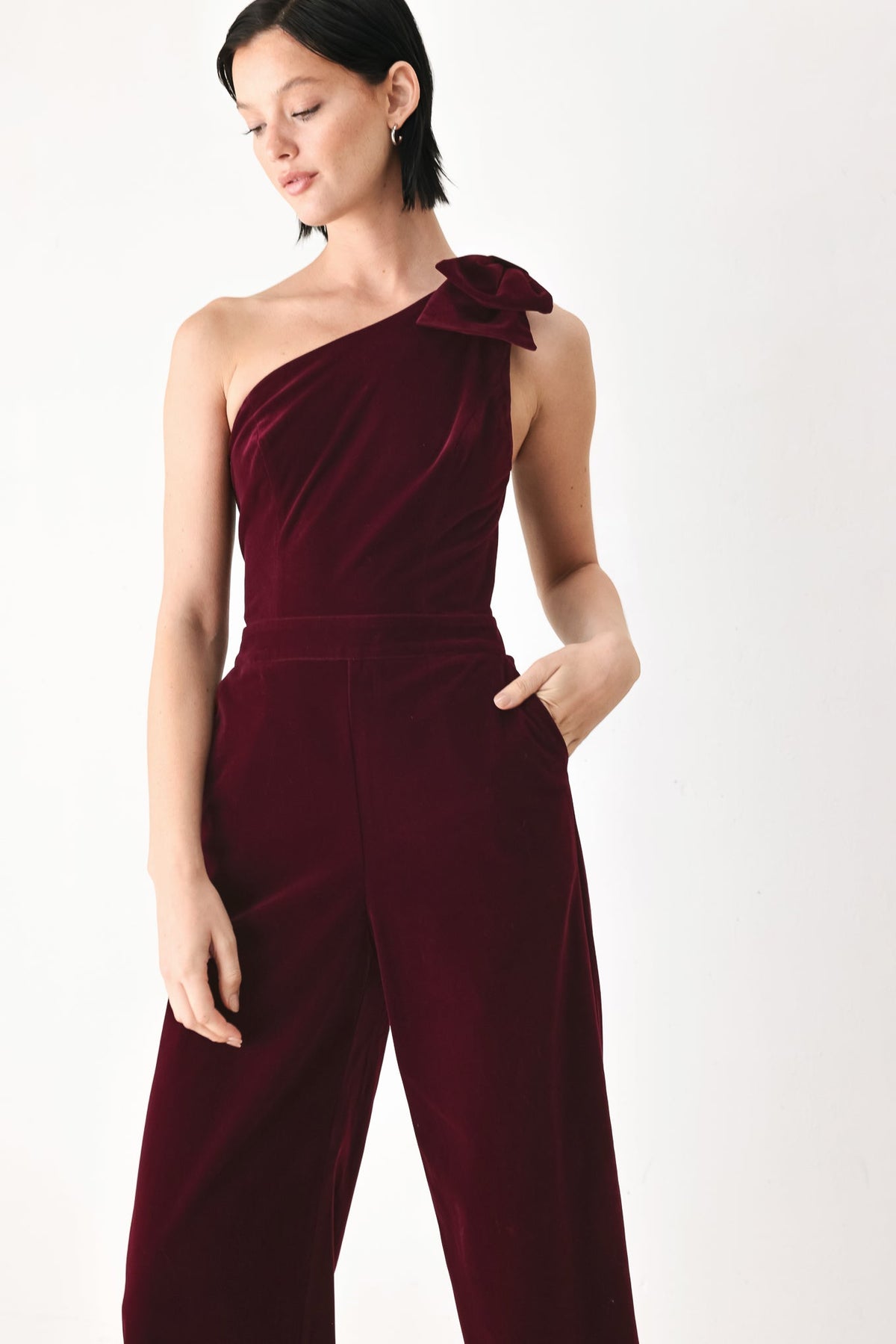 BERRY AFTER DARK - VELVET ONE-SHOULDER JUMPSUIT | Lady Black Tie

