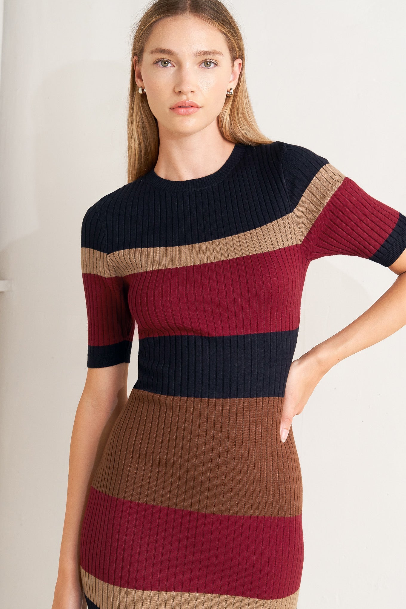 Lady Black Tie - Black & Burgundy Color Blocked Midi Sweater Dress - Size L Lady Black Tie - Black & Burgundy Color Blocked Midi Sweater Dress - Size L