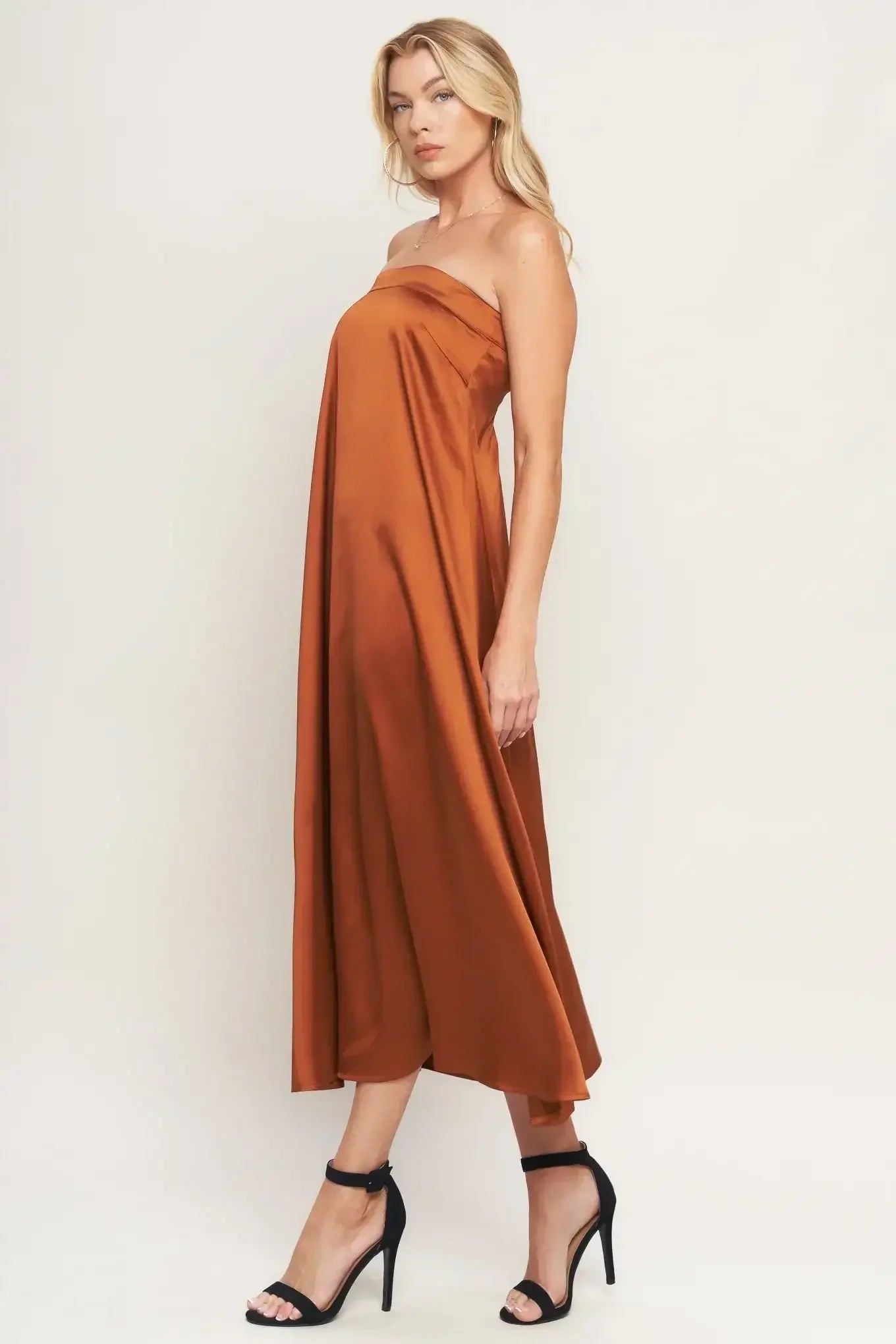 Rust-colored strapless dress