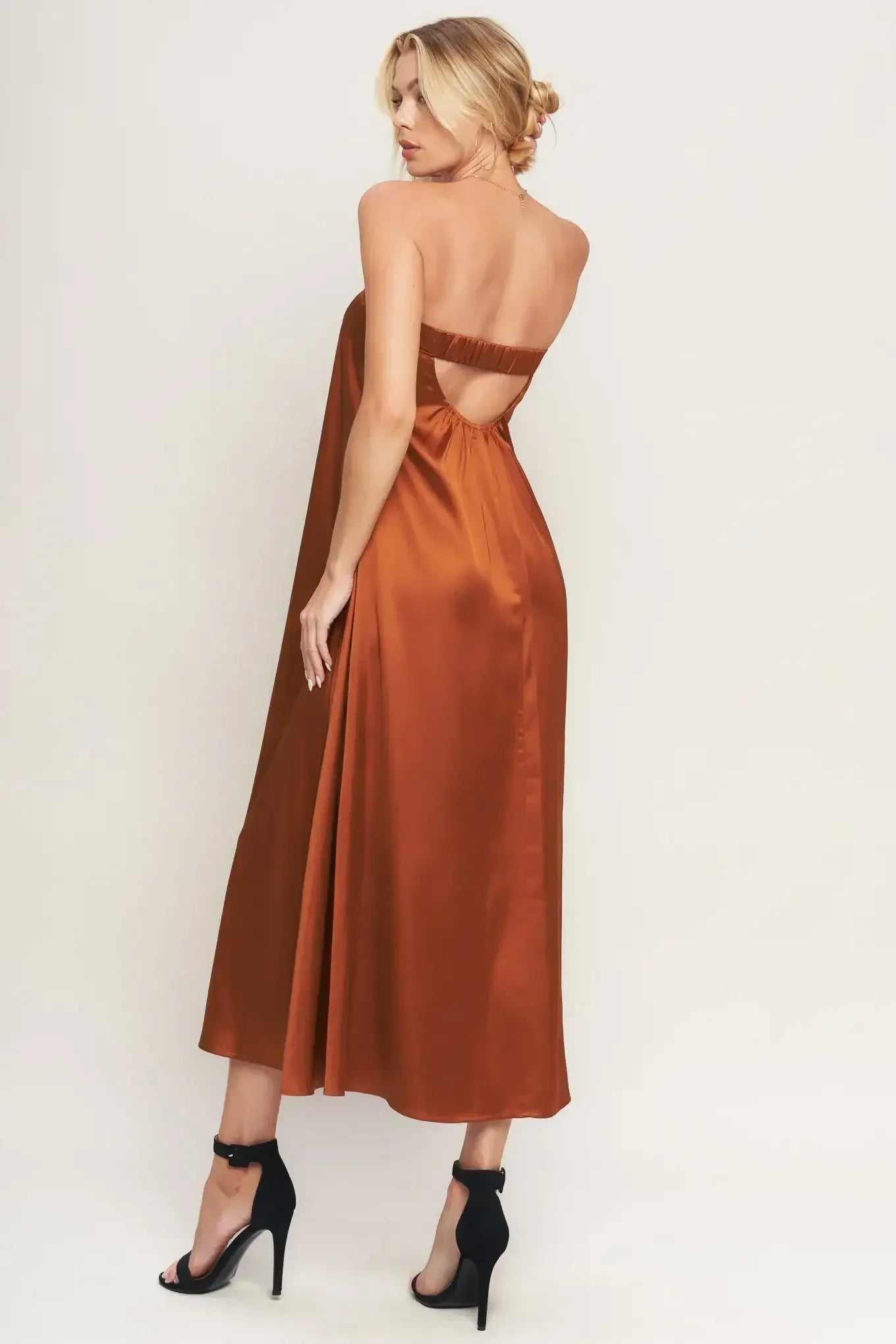 Rust-colored strapless dress