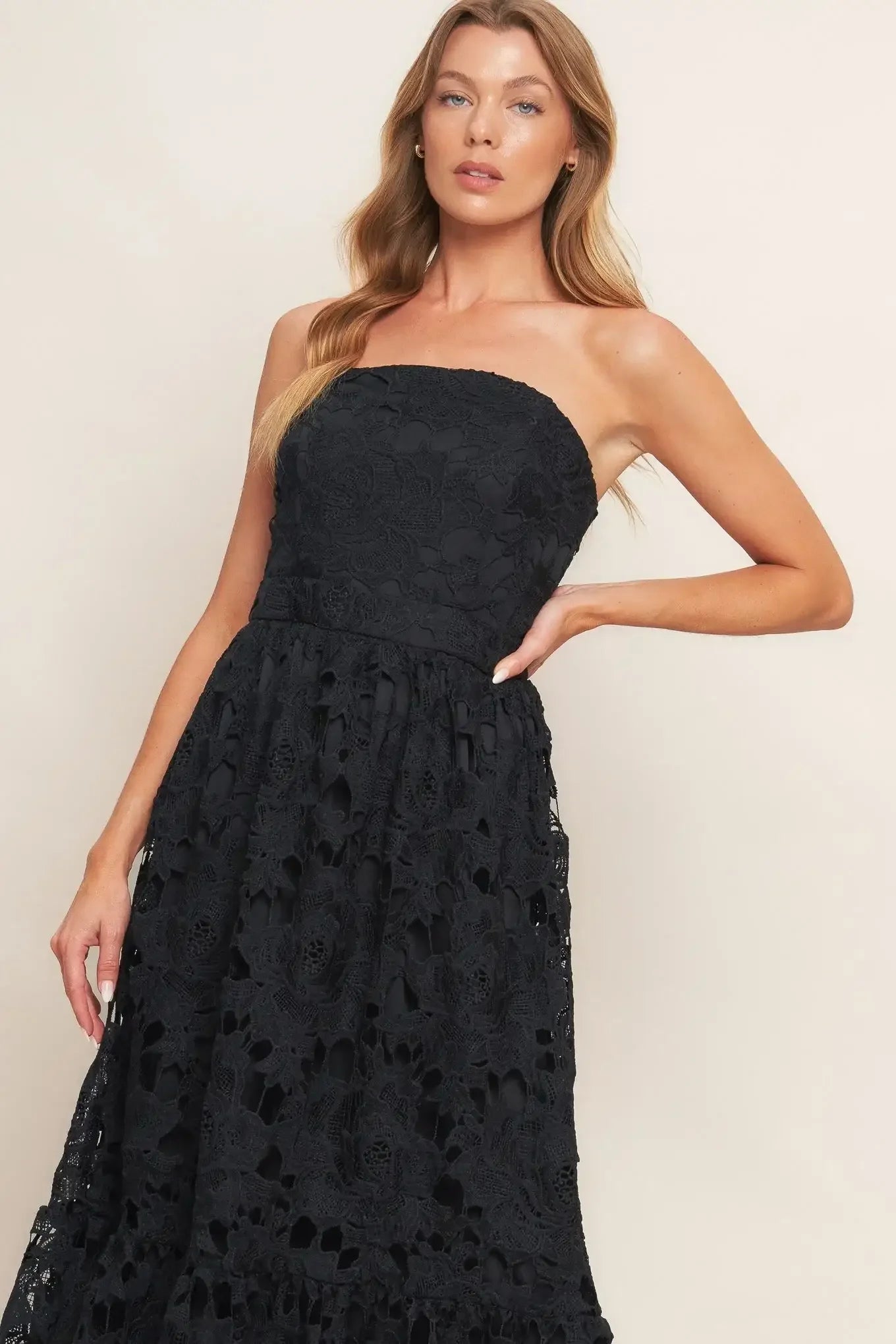 CAREFREE NIGHTS LACE MIDI DRESS - BLACK