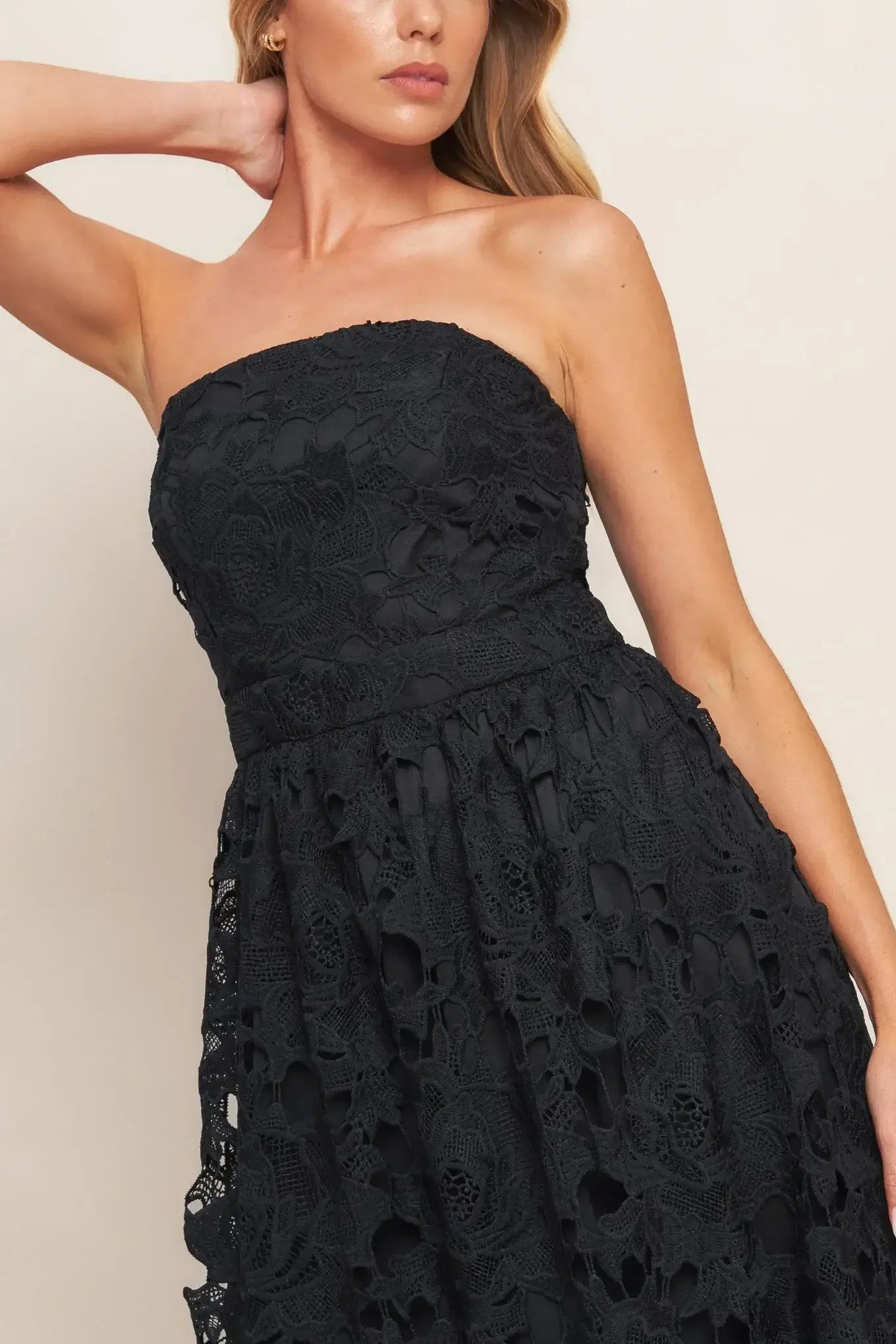CAREFREE NIGHTS LACE MIDI DRESS - BLACK