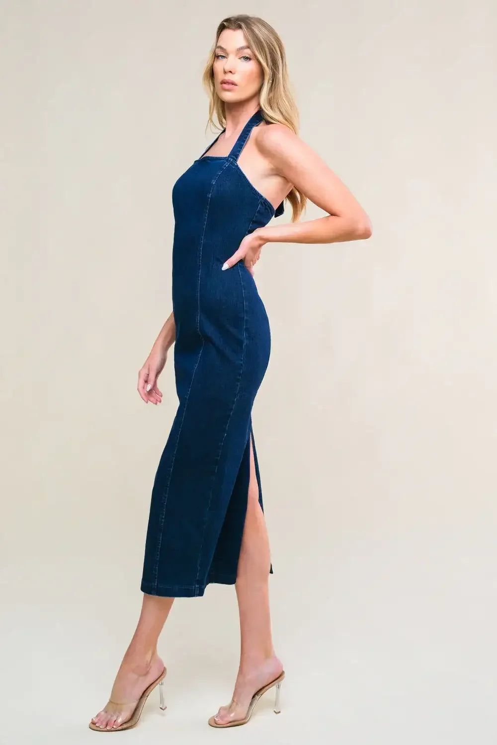 SO QUINTESSENTIAL - BODYCON HALTER DENIM MIDI DRESS