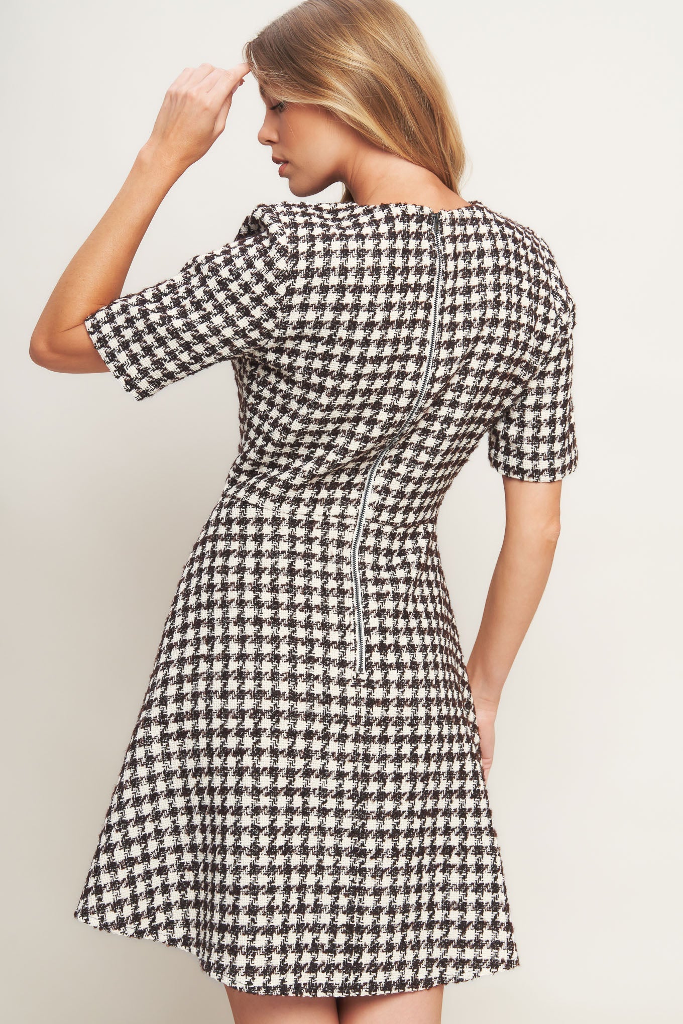 Lady Black Tie - Elegant Check Brown Tweed Mini Dress - Size M Lady Black Tie - Elegant Check Brown Tweed Mini Dress - Size M