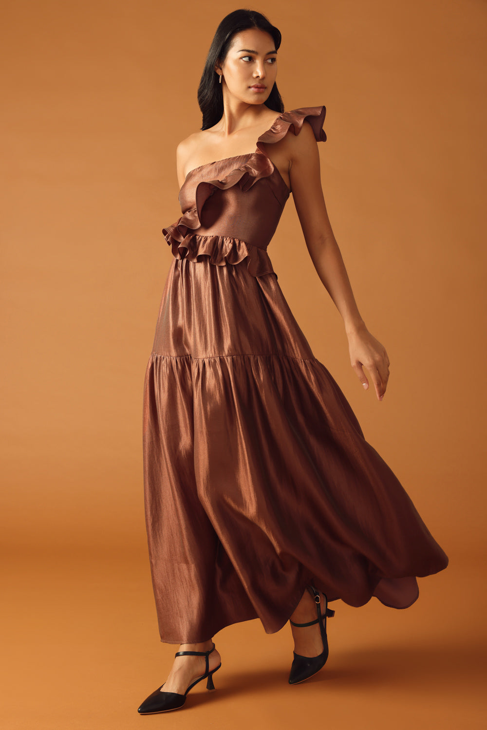 COGNAC RUFFLE BROWN ONE SHOULDER MAXI DRESS | Lady Black Tie COGNAC RUFFLE BROWN ONE SHOULDER MAXI DRESS | Lady Black Tie