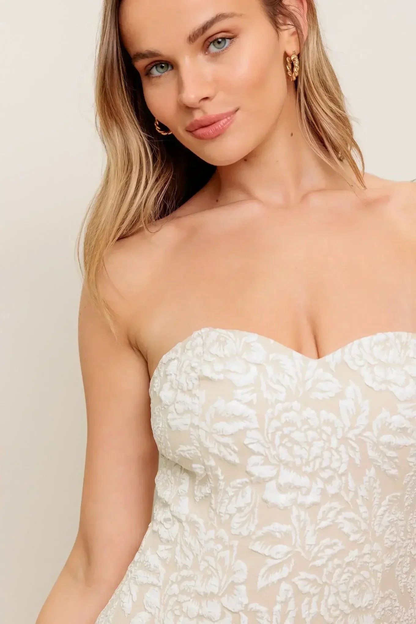 TEXTURED BLOSSOM STRAPLESS MIDI DRESS - BEIGE