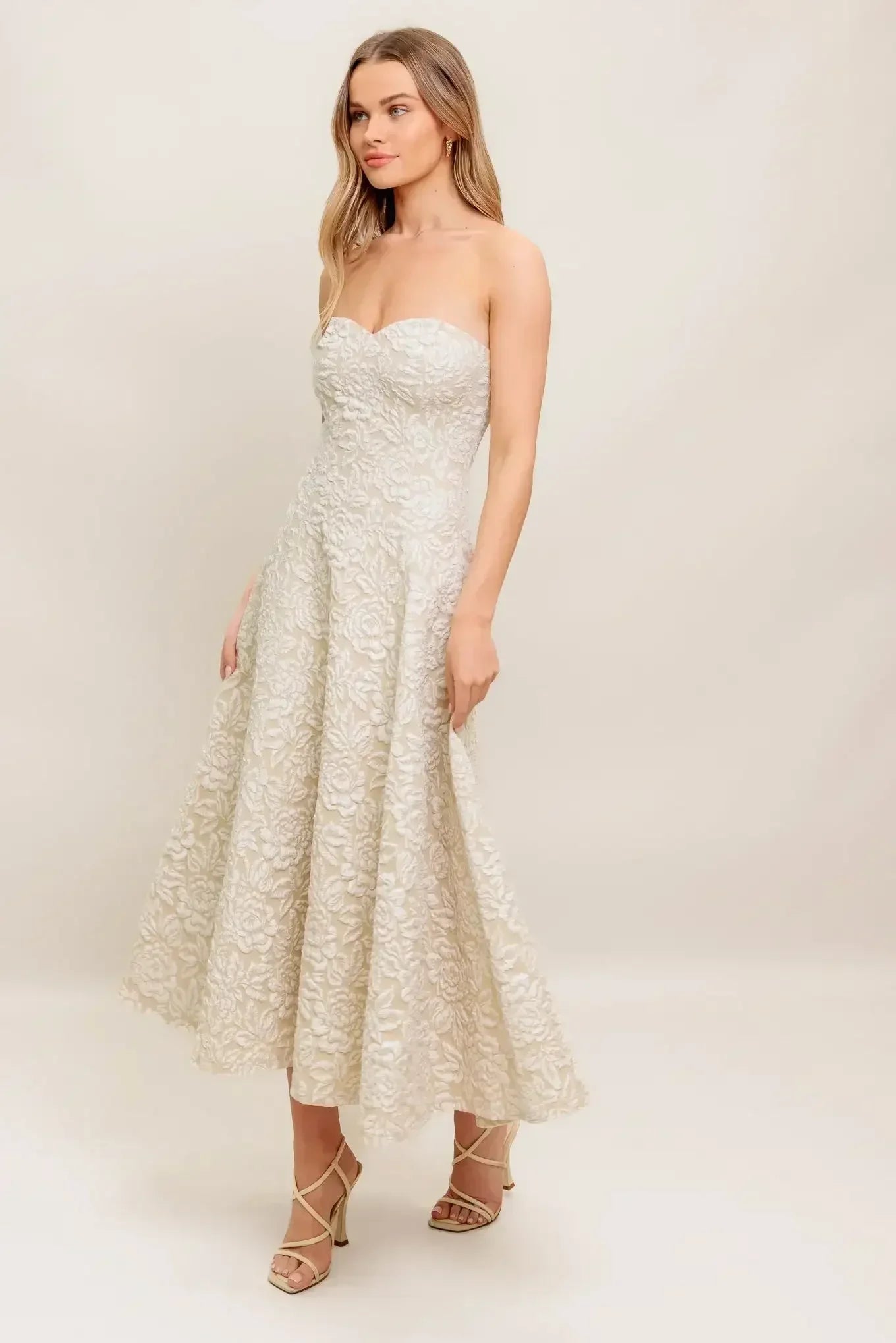 TEXTURED BLOSSOM STRAPLESS MIDI DRESS - BEIGE