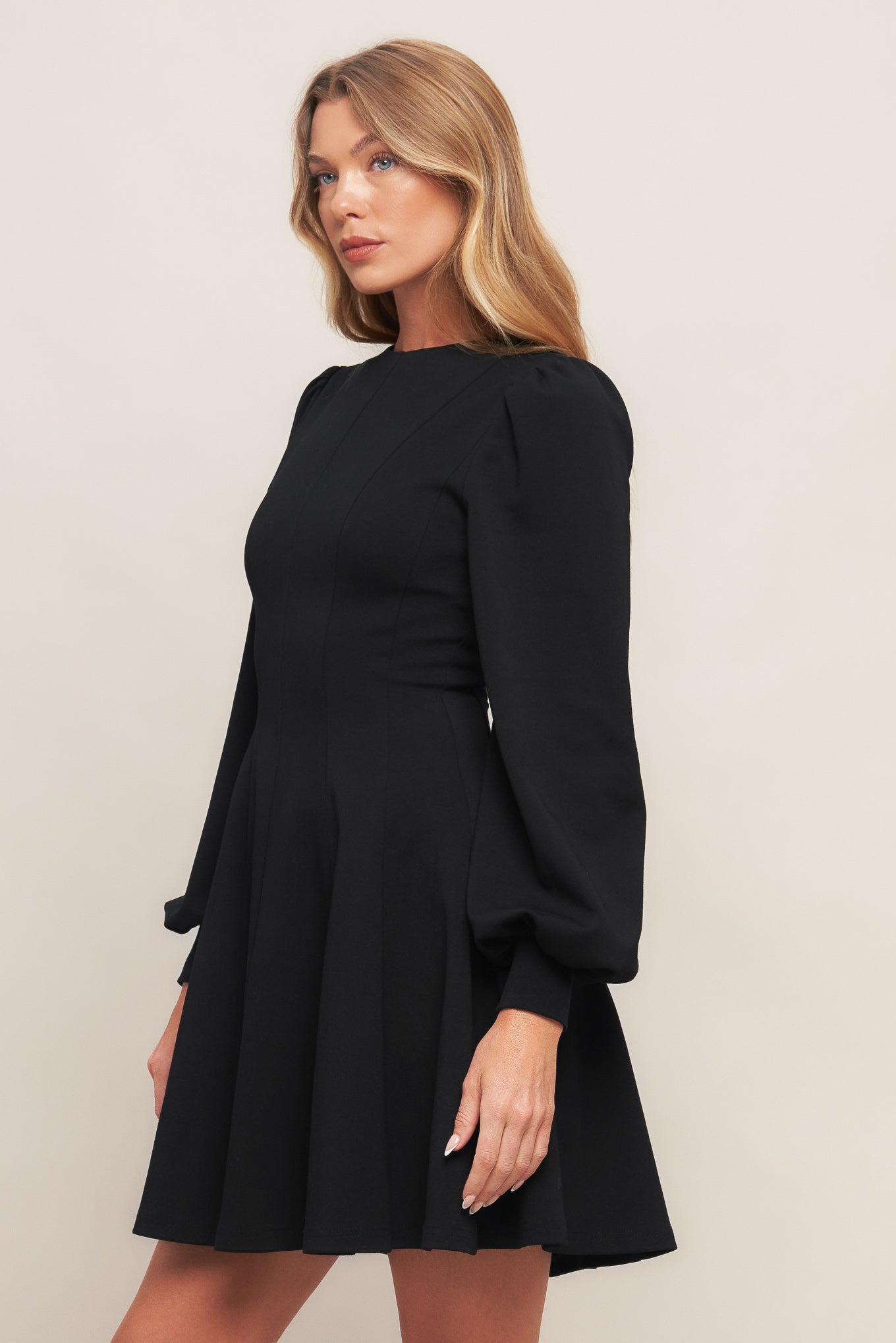 BLACK SWAN HEAVY KNIT MINI DRESS | LADY BLACK TIE