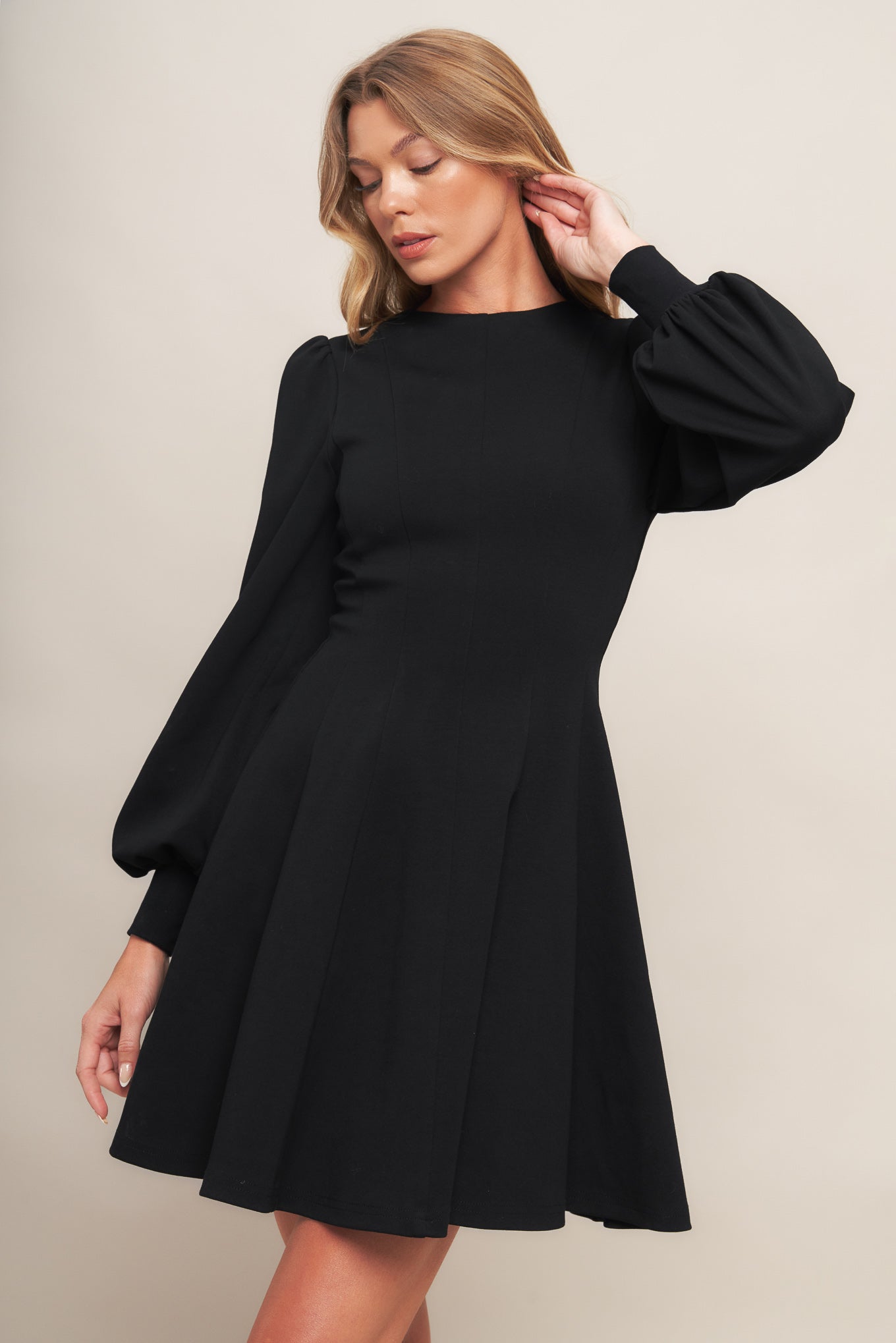 BLACK SWAN HEAVY KNIT MINI DRESS | LADY BLACK TIE