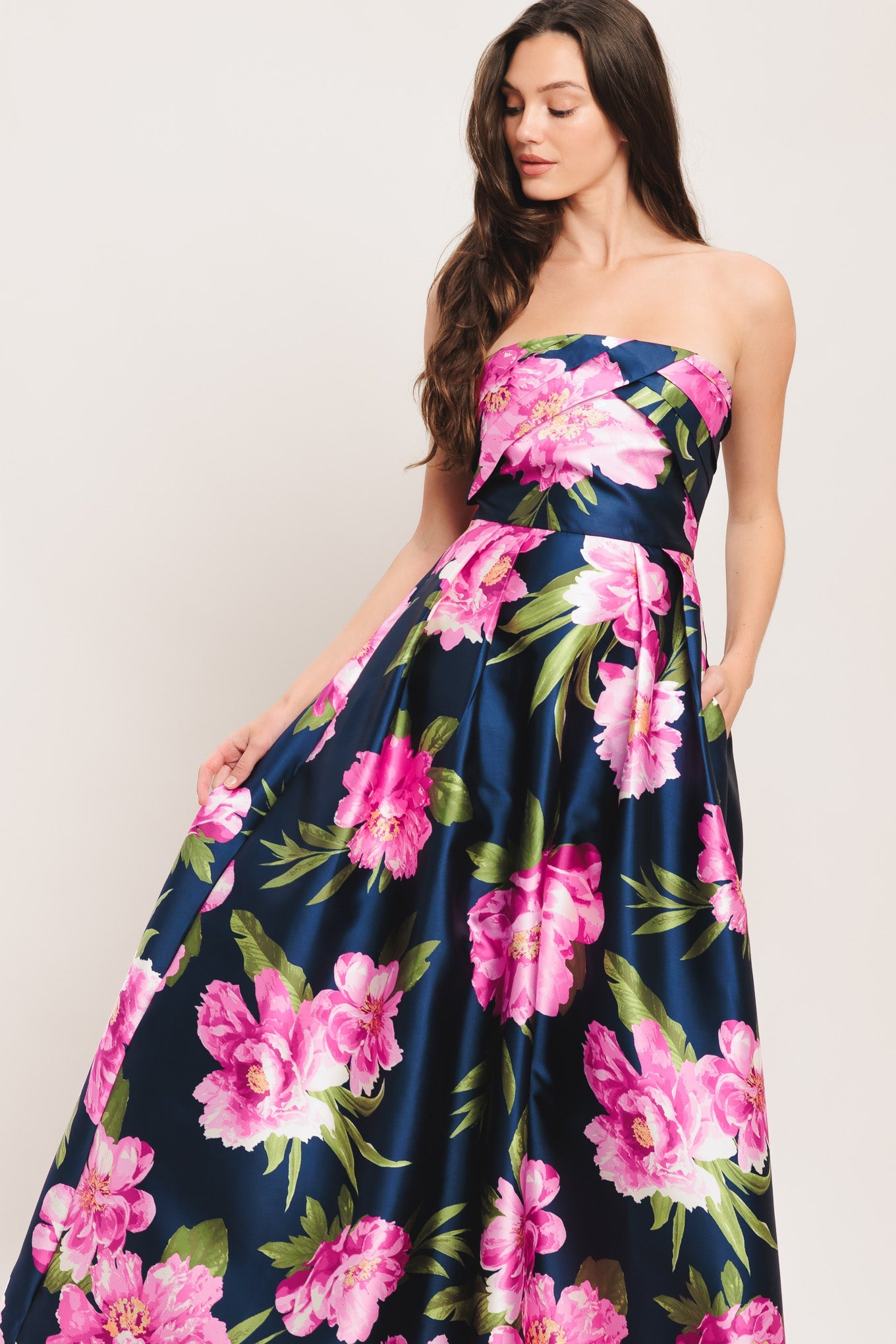 Lady Black Tie - Luna Flora Navy Maxi Dress Lady Black Tie - Luna Flora Navy Maxi Dress