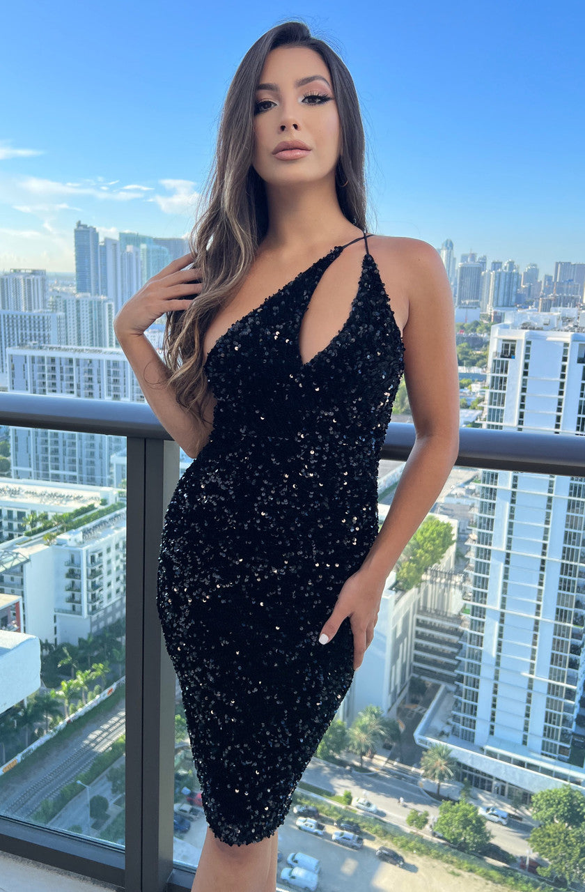 Shop the Elegant Venice Black Midi Dress - Perfect for Any Occasion Shop the Elegant Venice Black Midi Dress - Perfect for Any Occasion