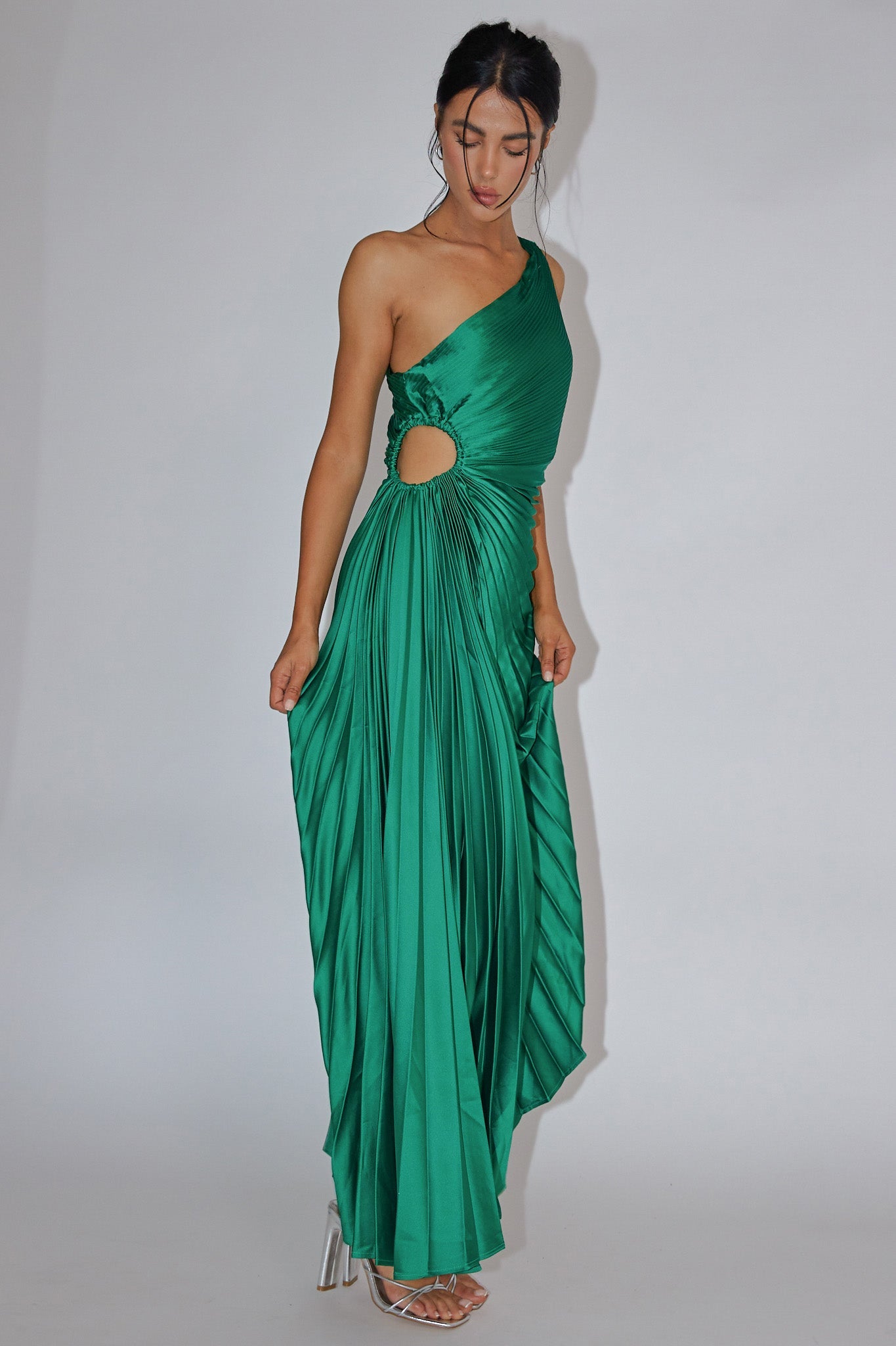 Lady Black Tie - Panama Maxi Dress - Kelly Green - Pleated Dress With Side Cut Out