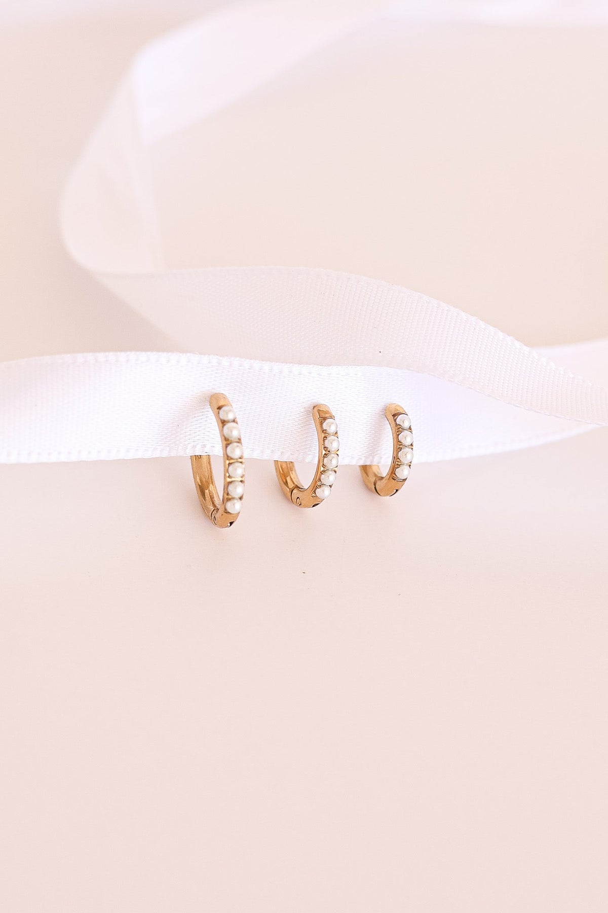 Freshwater Pearl Micro Hoop Earring | Lady Black Tie