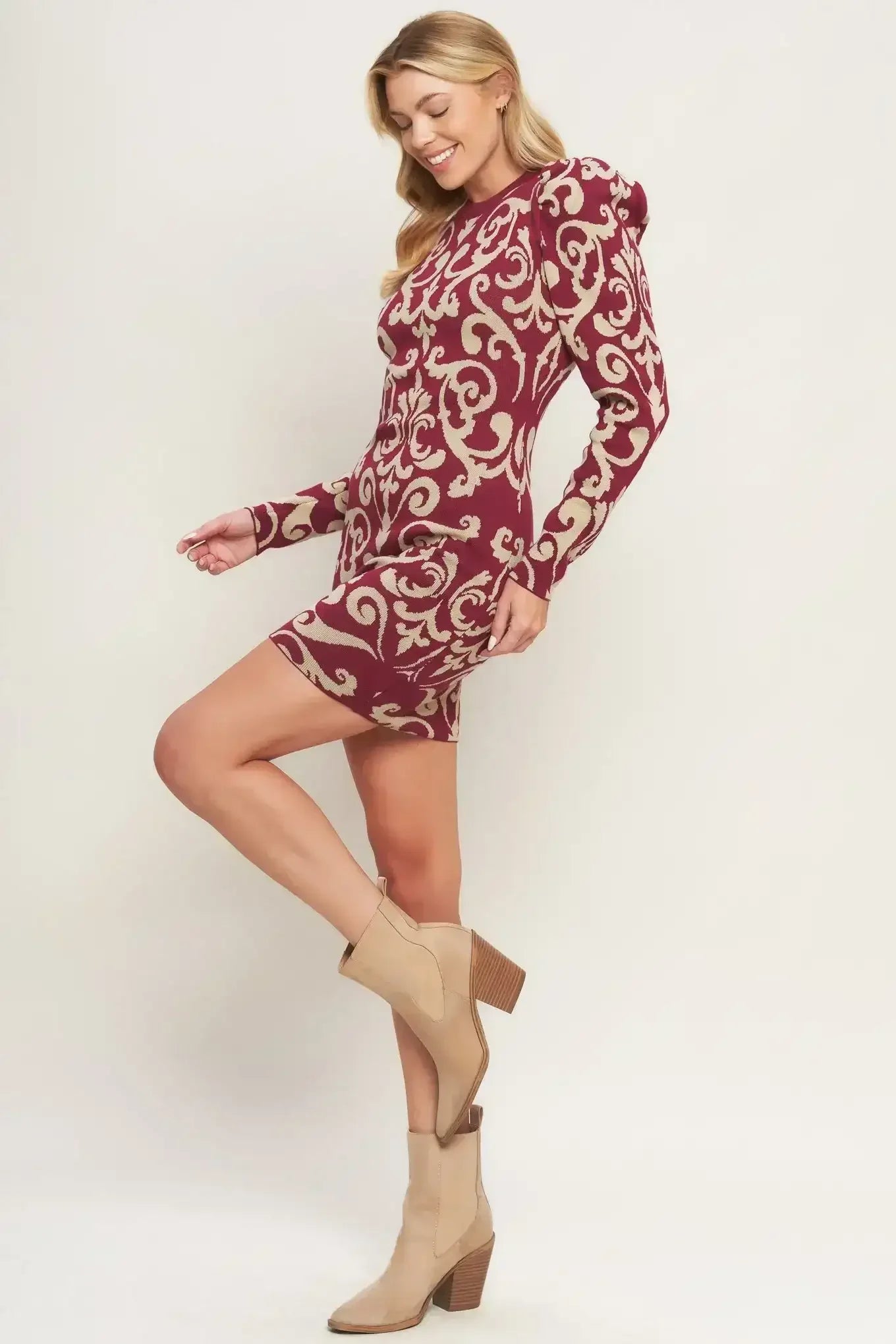Patterned dress with long sleeves