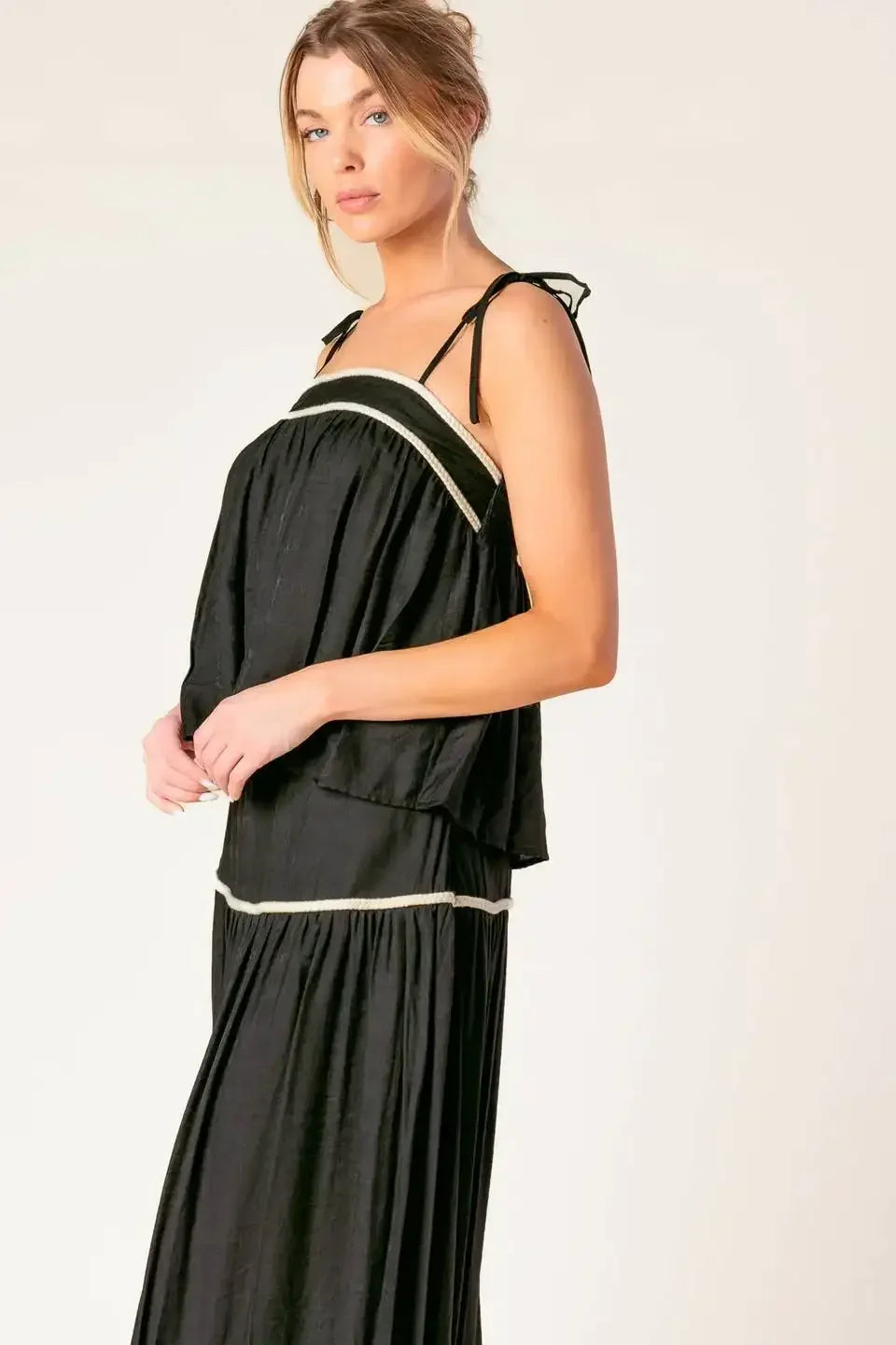 DIVIDE AND CONTOUR TOP & SKIRT SET - BLACK