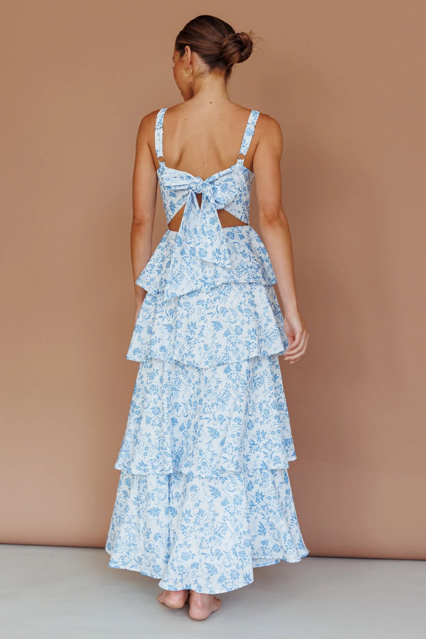 Lady Black Tie - Molly Maxi Dress - Blue Floral Tiered Dress with Bow - Size S Lady Black Tie - Molly Maxi Dress - Blue Floral Tiered Dress with Bow - Size S